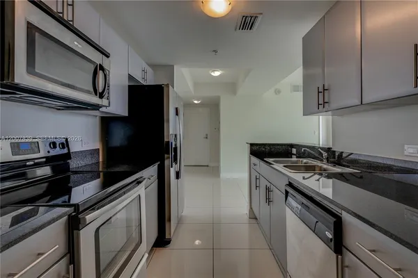 $2,800 | 1871 Northwest S River Drive, Unit 802, Miami, FL 33125