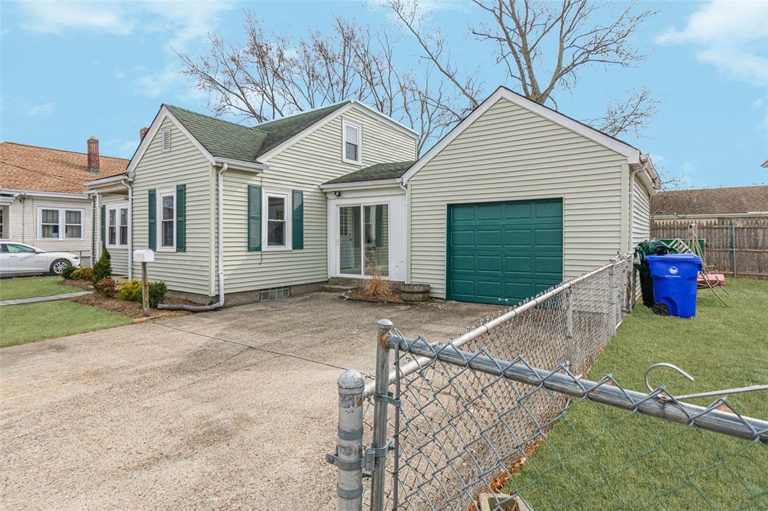 47 Balch Street Pawtucket, RI 02861 - Photo 3 of 22 Gallery Image 3