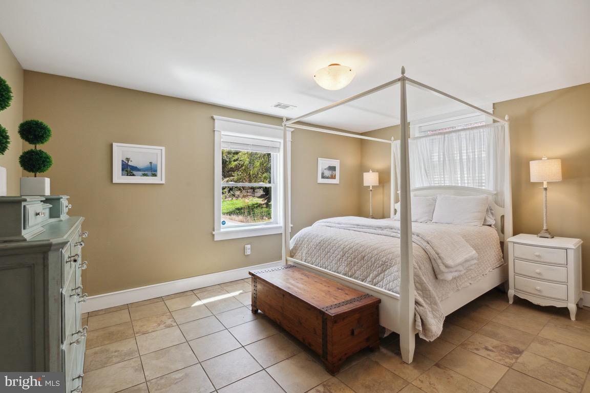 6003 Lakeview Road Baltimore, MD 21210 - Photo 27 of 41 3rd Bedroom
