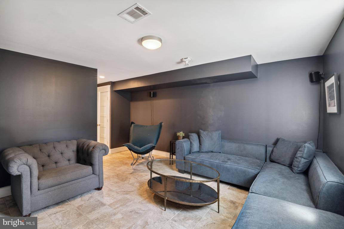6003 Lakeview Road Baltimore, MD 21210 - Photo 33 of 41 Gallery Image 33