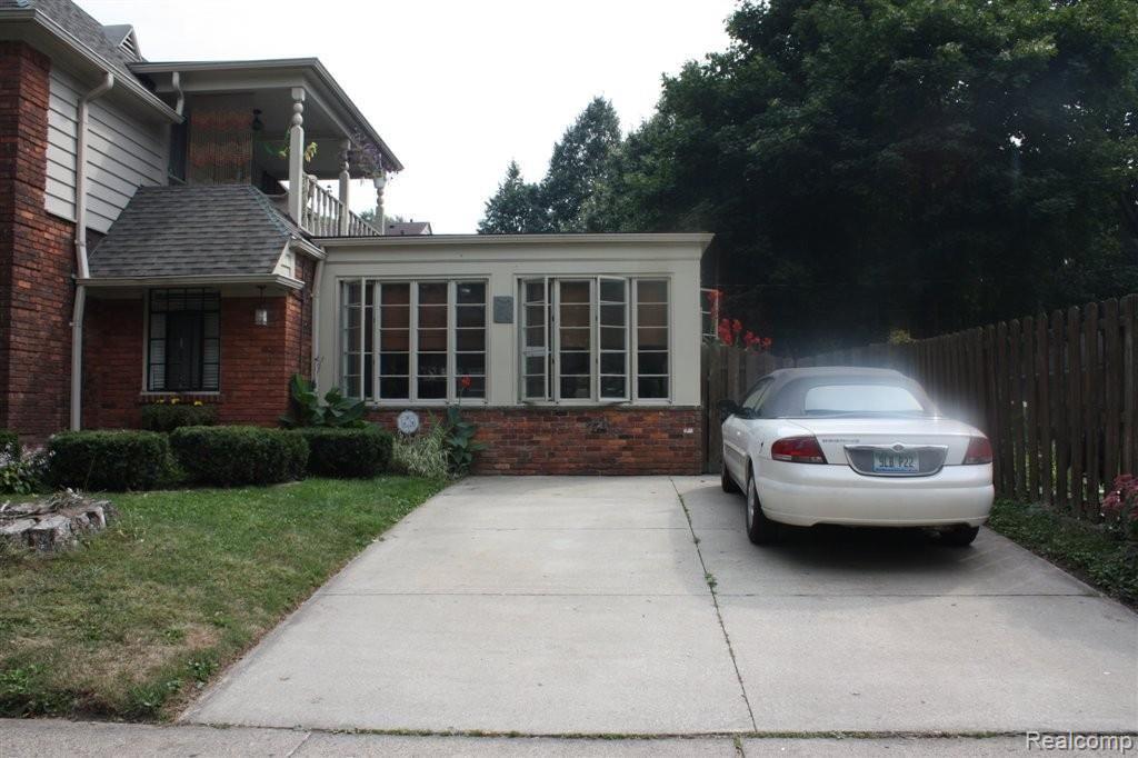 663 Fisher Road Grosse Pointe, MI 48230 - Photo 26 of 27 407.JPG
