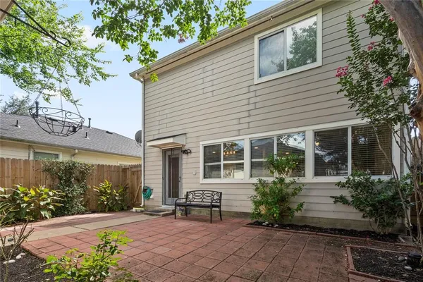 a view of a house with backyard and sitting area