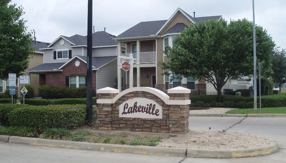 20729 Patriot Park Lane Katy, TX 77449 - Photo 33 of 39 a front view of a house with garden