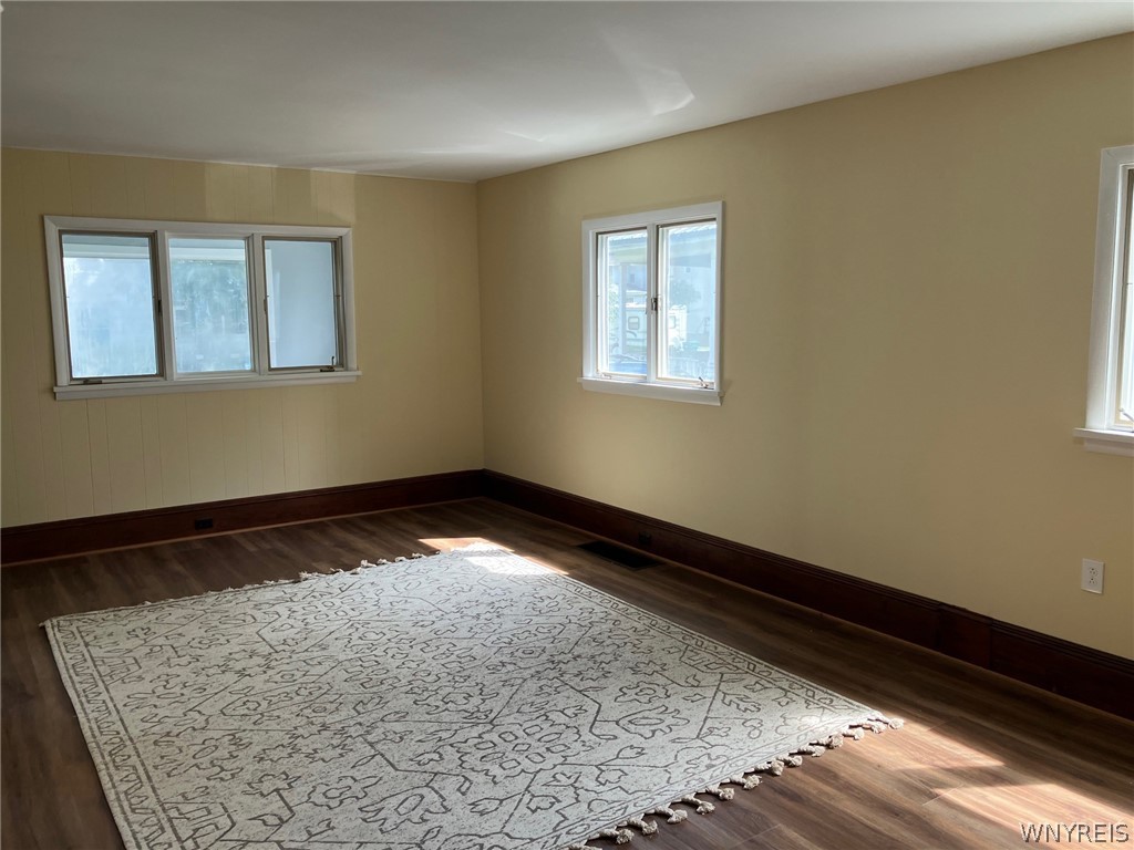 22 Genesee Street Perry, NY 14530 - Photo 6 of 19 Spacious living area