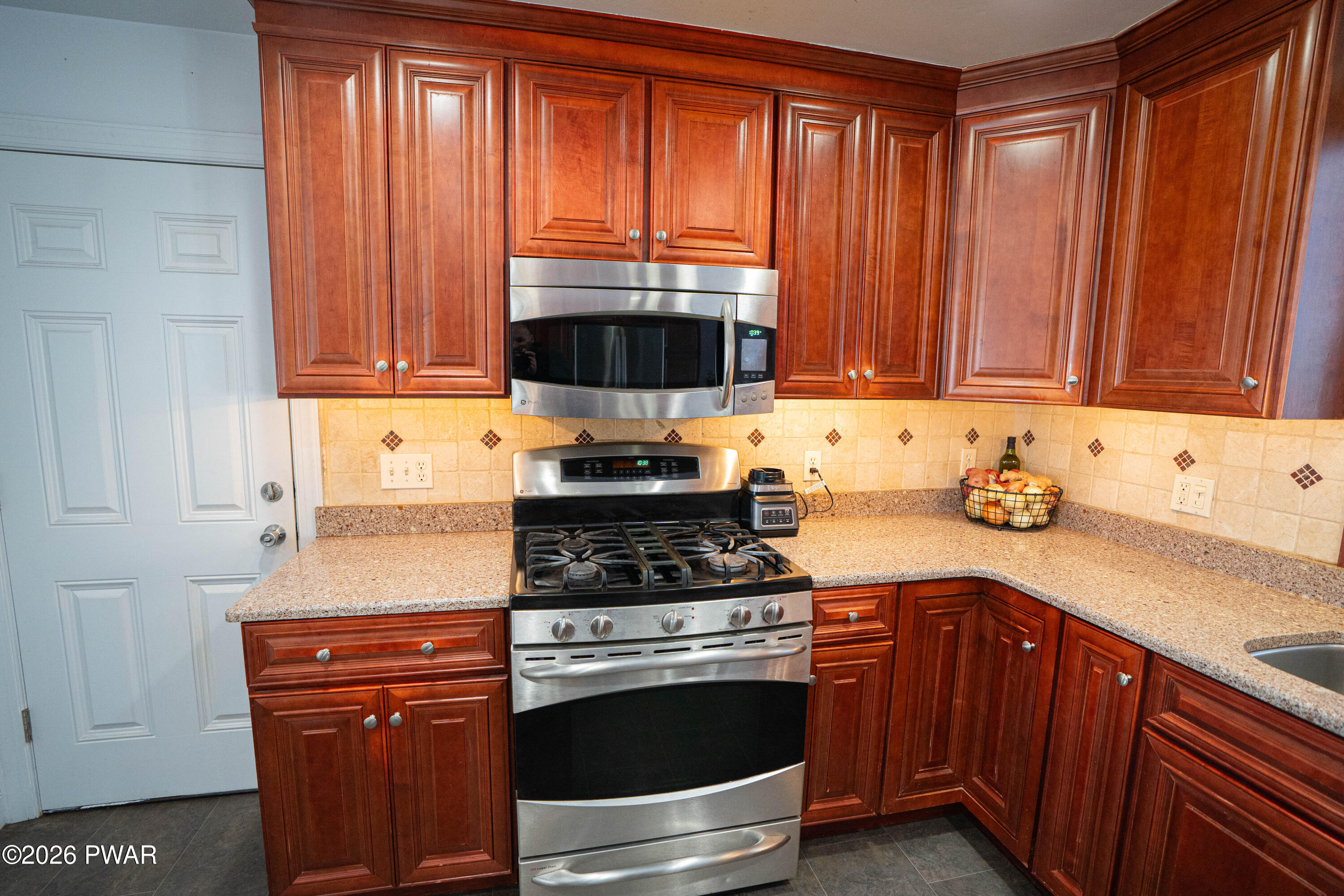 125 Rinaldi Drive Taylor, PA 18517 - Photo 13 of 49