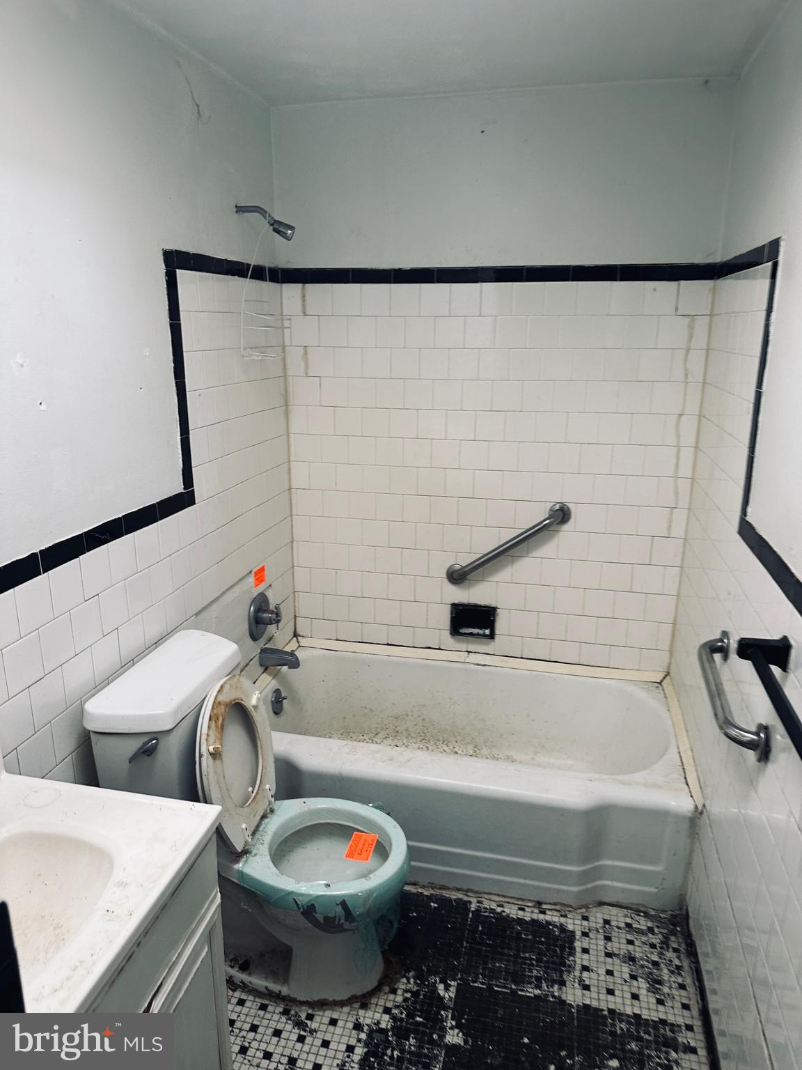 1231 Wicklow Road Baltimore, MD 21229 - Photo 11 of 13 Interior