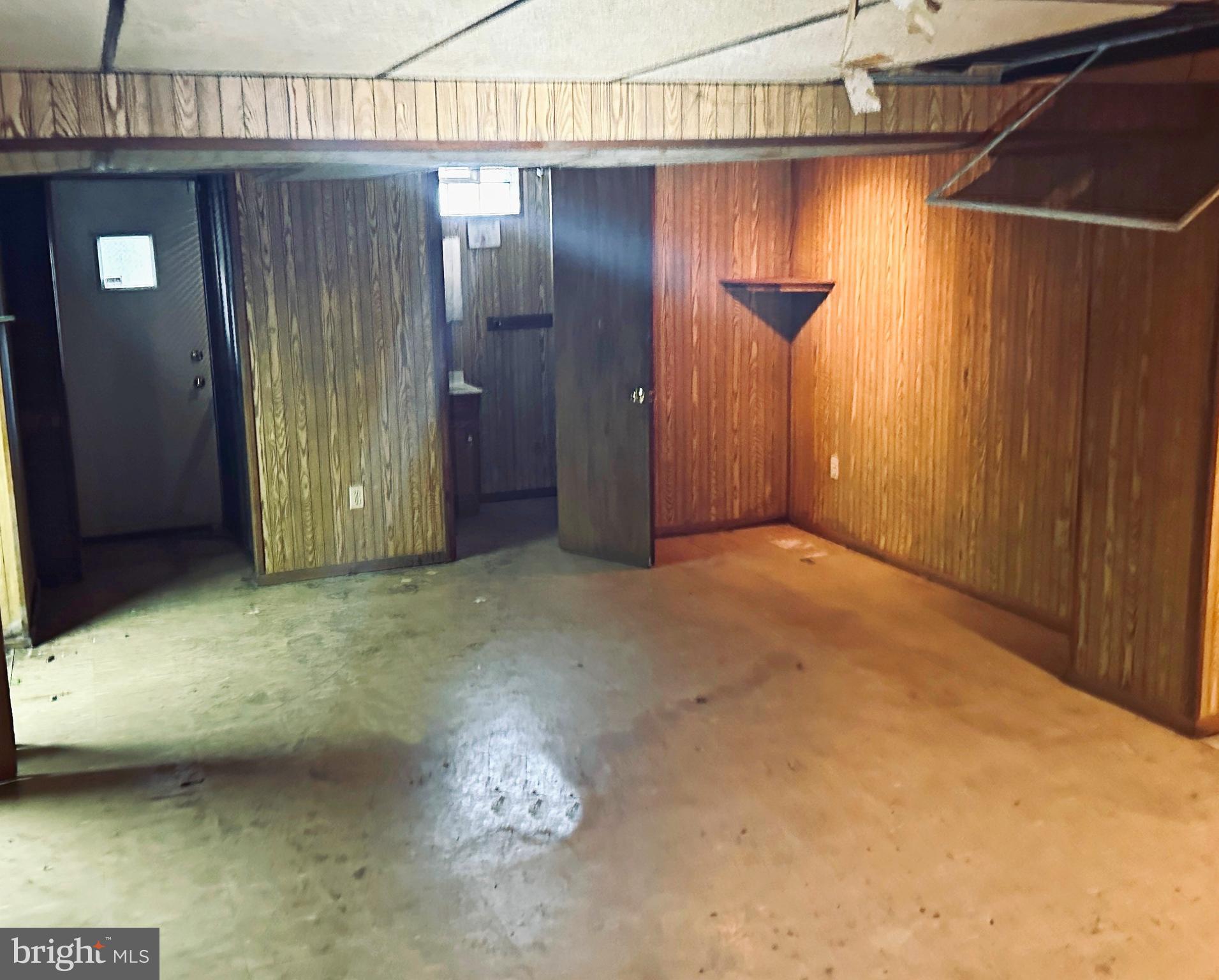 1231 Wicklow Road Baltimore, MD 21229 - Photo 13 of 13 Interior