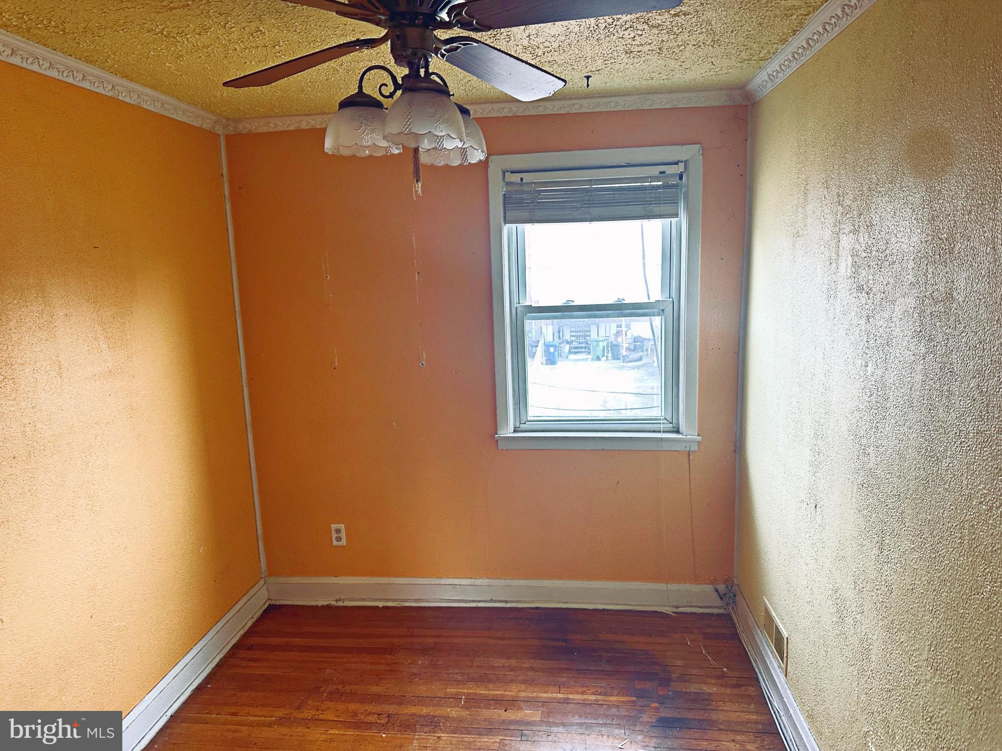 1231 Wicklow Road Baltimore, MD 21229 - Photo 9 of 13 Interior