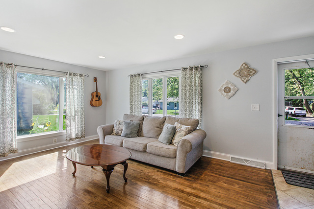 1434 Surrey Road Batavia, IL 60510 - Photo 3 of 17