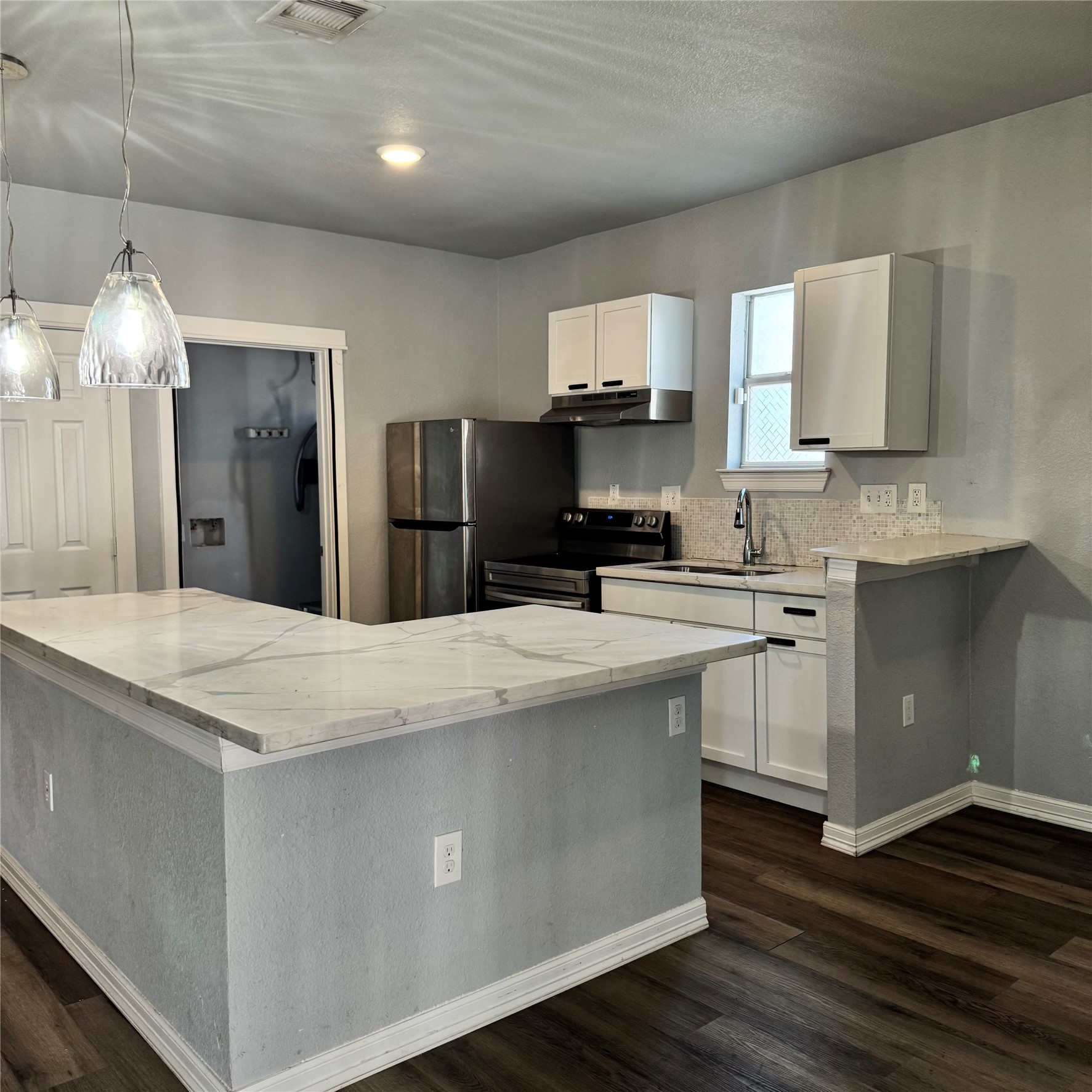 3917 Kashmere Street Houston, TX 77026 - Photo 2 of 13