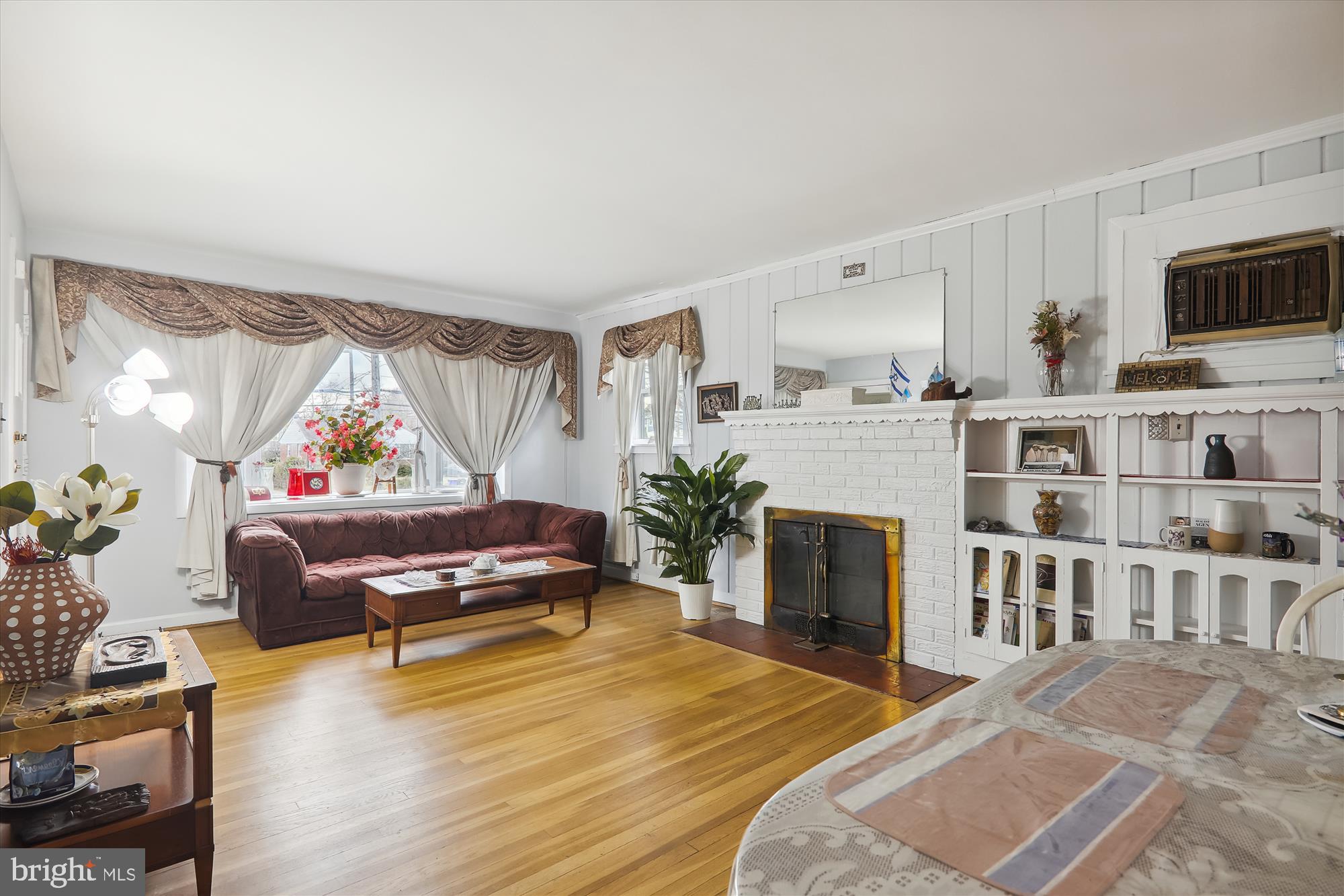 3803 Randolph Road Silver Spring, MD 20902 - Photo 4 of 27 Living Room