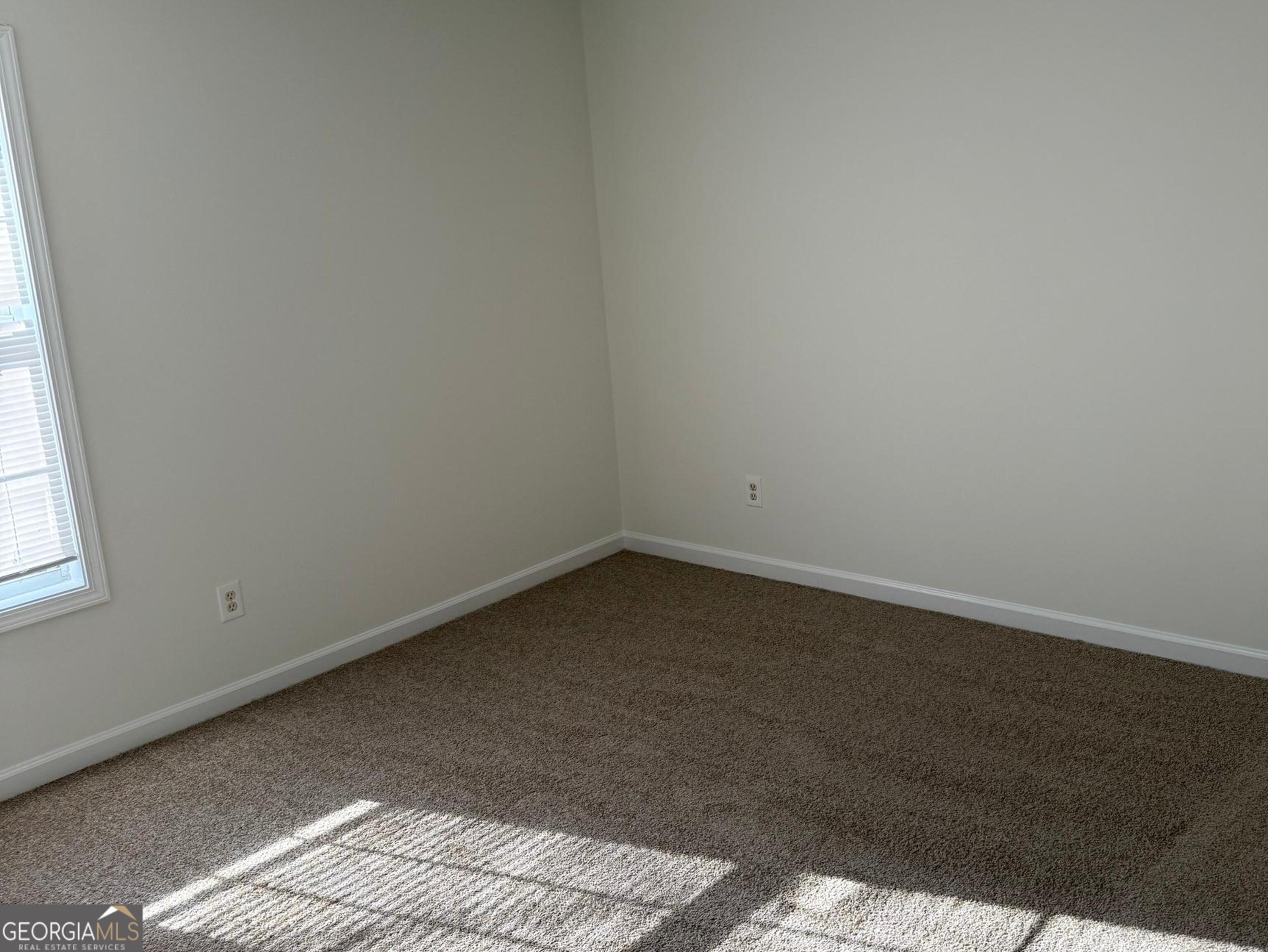 5471 Walnut Lane Lithonia, GA 30038 - Photo 34 of 40 a room that has a window in it