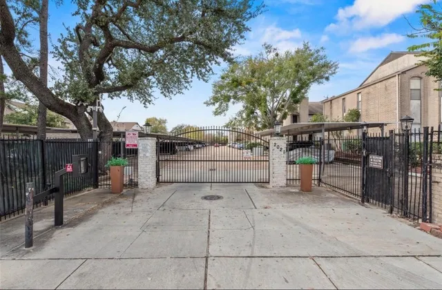 $950 | 2021 Spenwick Drive, Unit 510, Houston, TX 77055