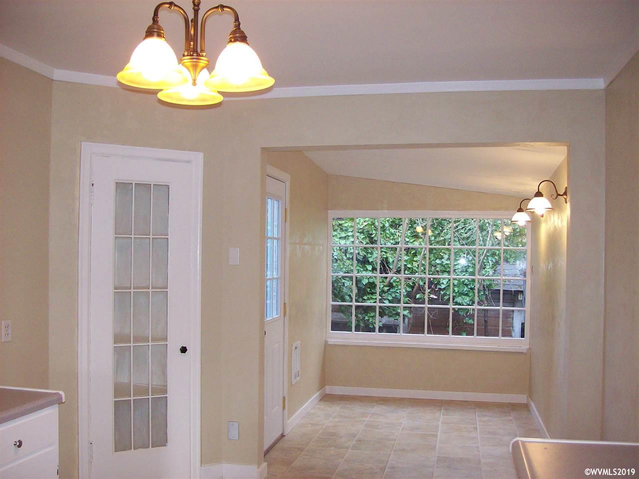 585 Shipping Street Northeast Salem, OR 97301 - Photo 2 of 5
