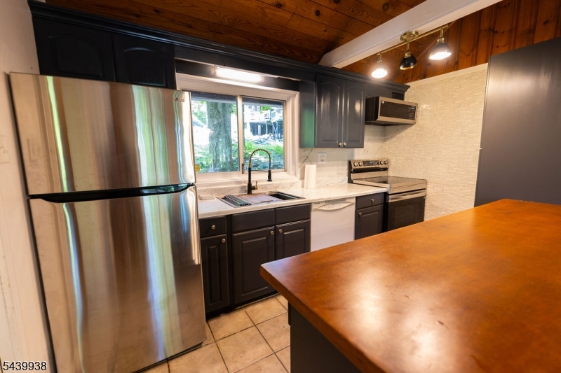 19 Lonaconing Road Vernon, NJ 07422 - Photo 7 of 23