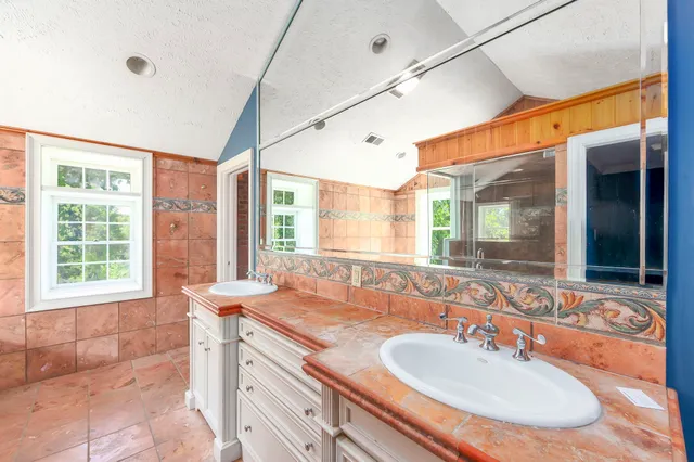 a view of a walk in closet