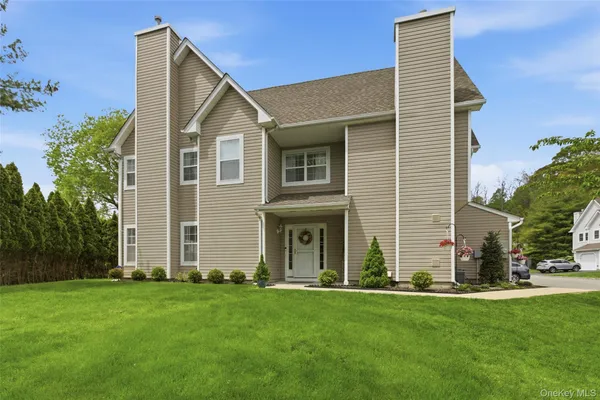$749,000 | 84 Erik Drive, East Setauket, NY 11733