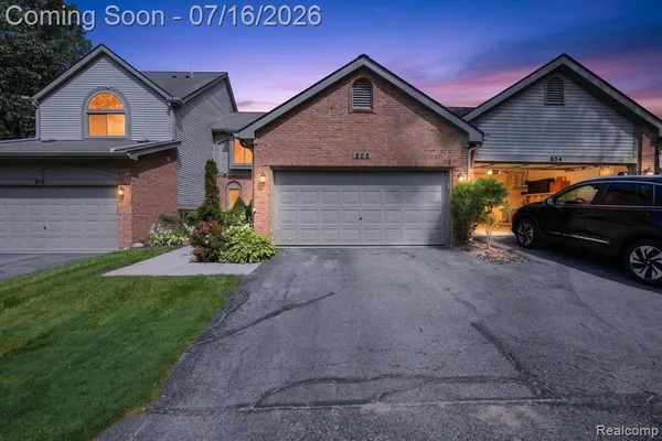 $359,000 | 808 Maplewood Court, Brighton, MI 48116