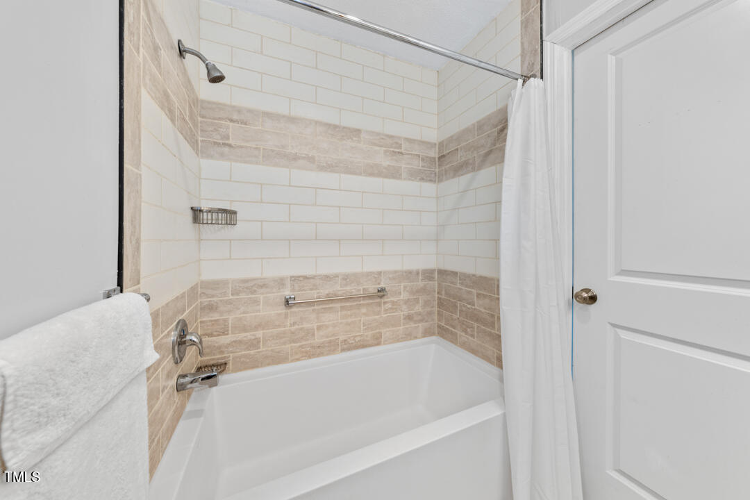 916 Clayton Road Durham, NC 27703 - Photo 10 of 32 a bathroom with a bathtub
