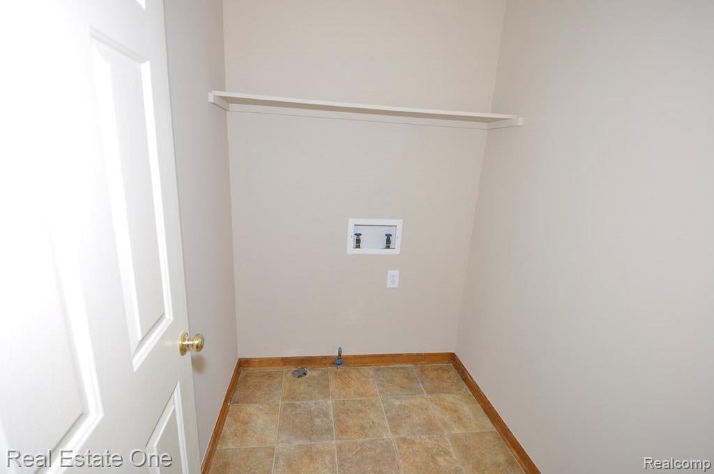 660 Dieterle Road Fowlerville, MI 48836 - Photo 18 of 35 Laundry
