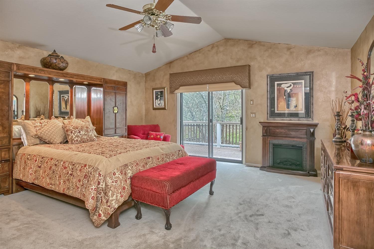 9871 Upper Applegate Road Jacksonville, OR 97530 - Photo 18 of 33 Spacious Master Suite w/ vaulted ceiling