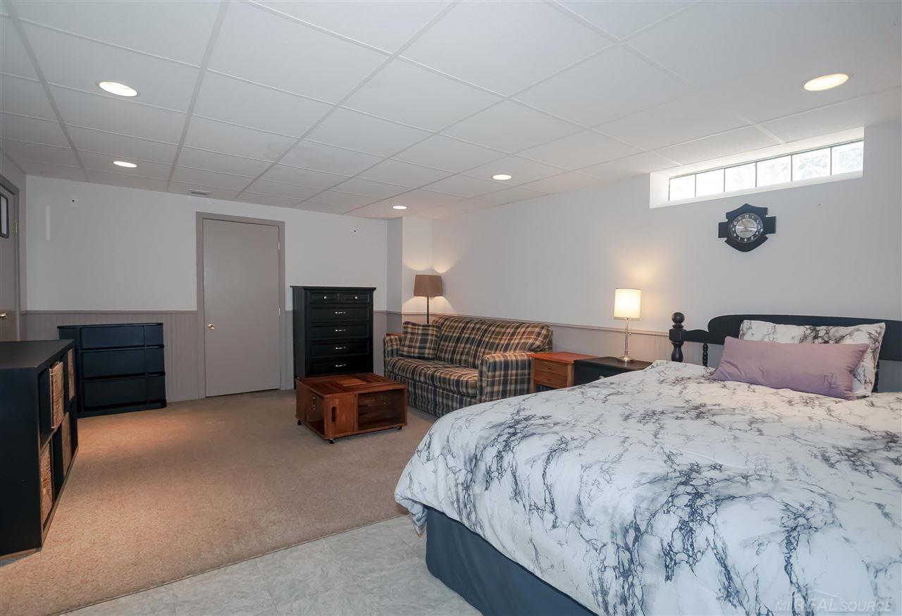 1555 Fairholme Road Grosse Pointe, MI 48236 - Photo 29 of 36 50074999-28.JPG