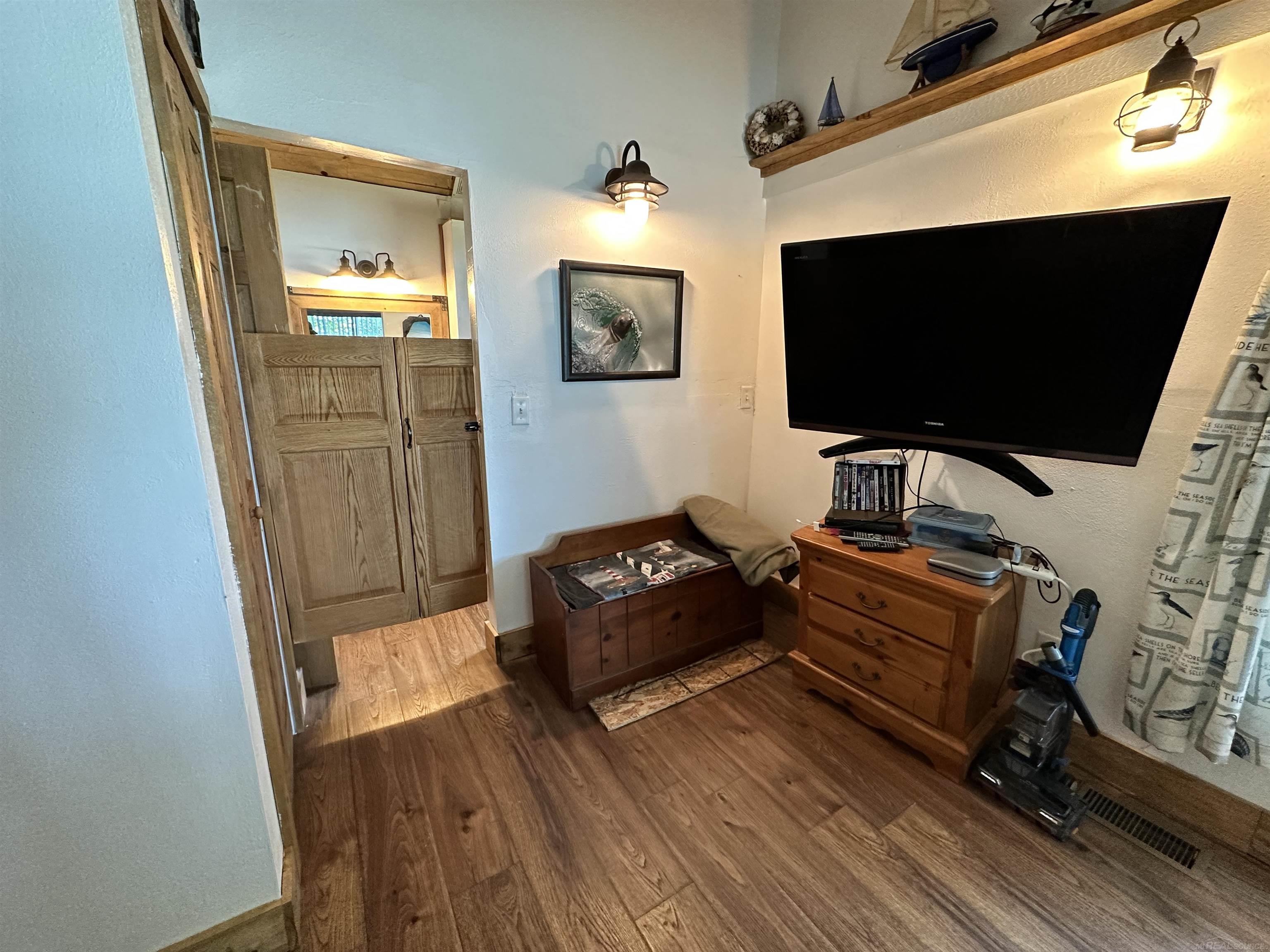 5180 Lakeshore Road Deckerville, MI 48427 - Photo 24 of 56 50118664-23.JPG