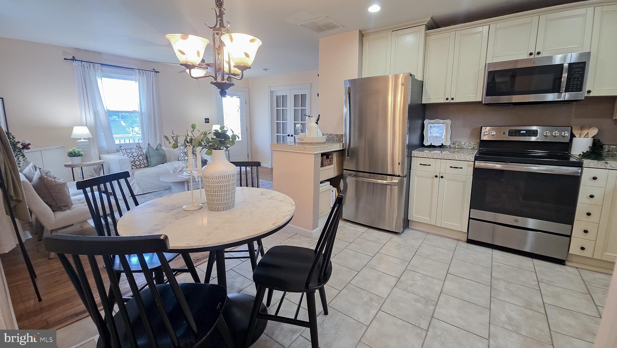 1704 Earhart Road Baltimore, MD 21221 - Photo 8 of 27 Spacious eat-in kitchen
