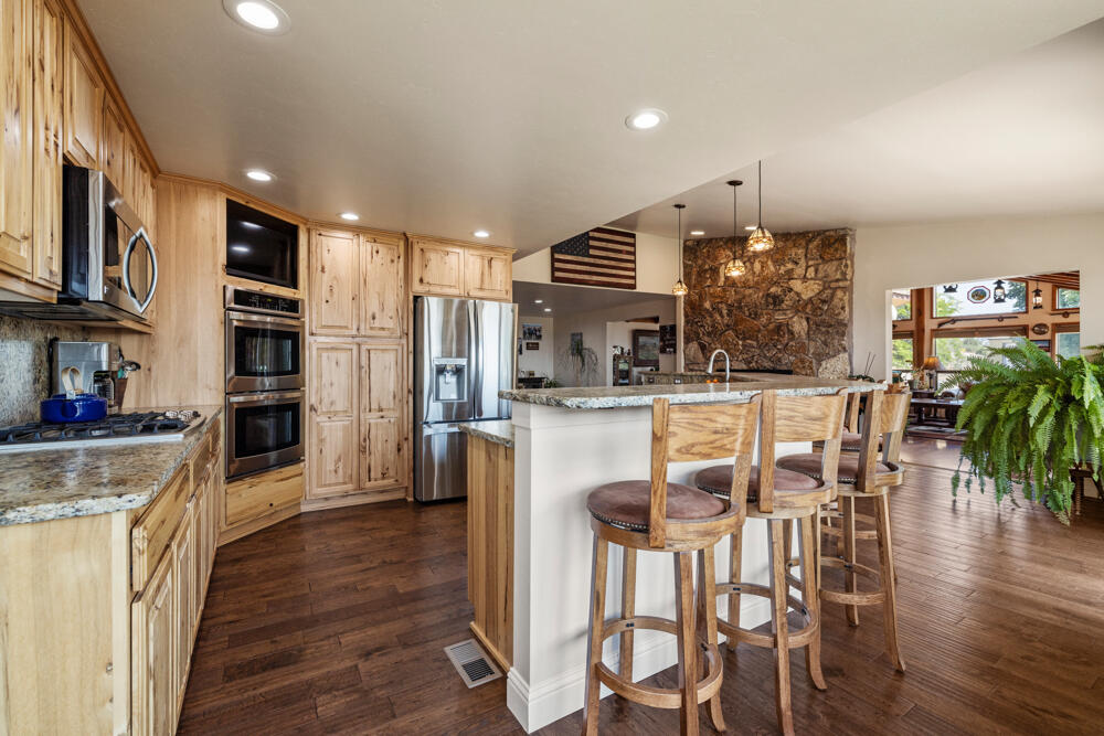 12520 Lisa Road Klamath Falls, OR 97603 - Photo 4 of 64 12520LisaRd.-24