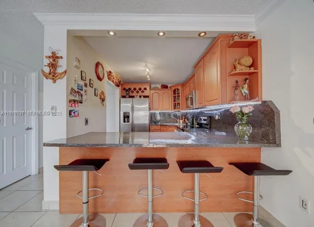 $2,300 | 6950 West 6th Avenue, Unit 416, Hialeah, FL 33014