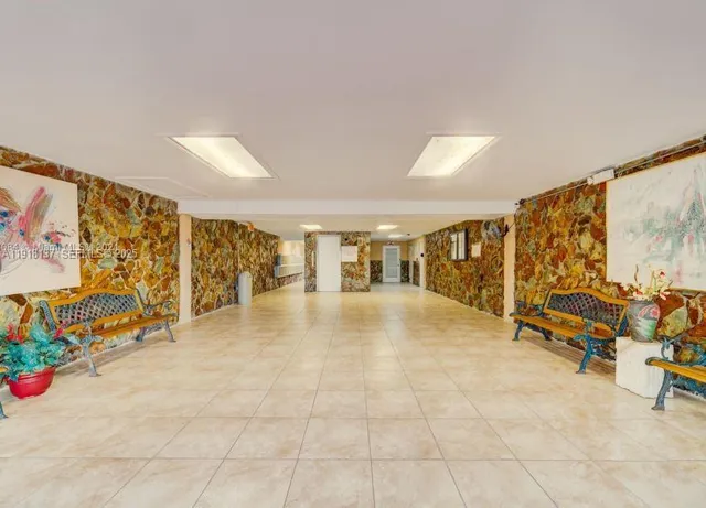 $2,300 | 6950 West 6th Avenue, Unit 416, Hialeah, FL 33014