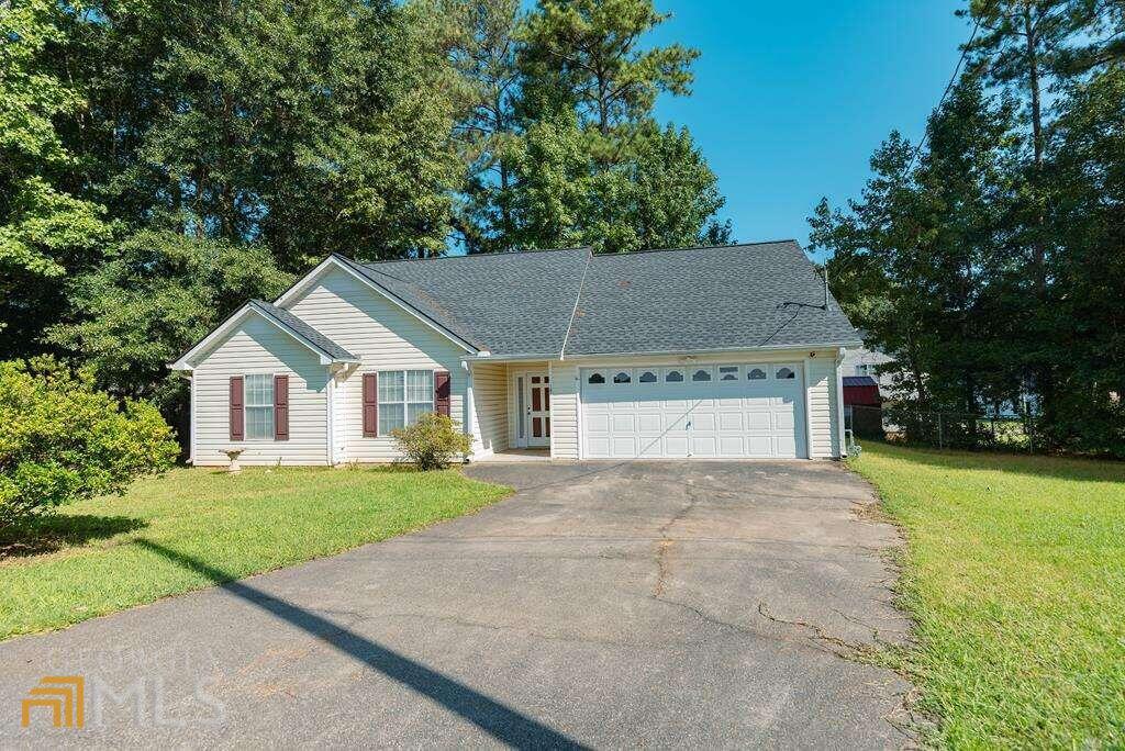 167 Villa Rosa Ridge Temple, GA 30179 - Photo 1 of 1 front view of a house with a yard