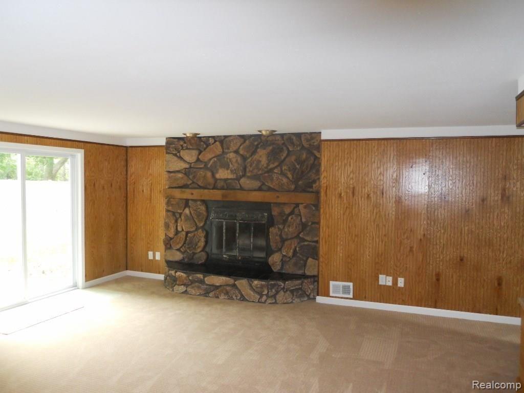 1201 Brewster Road Rochester, MI 48306 - Photo 13 of 24 DSCN8121 (1024x768).jpg