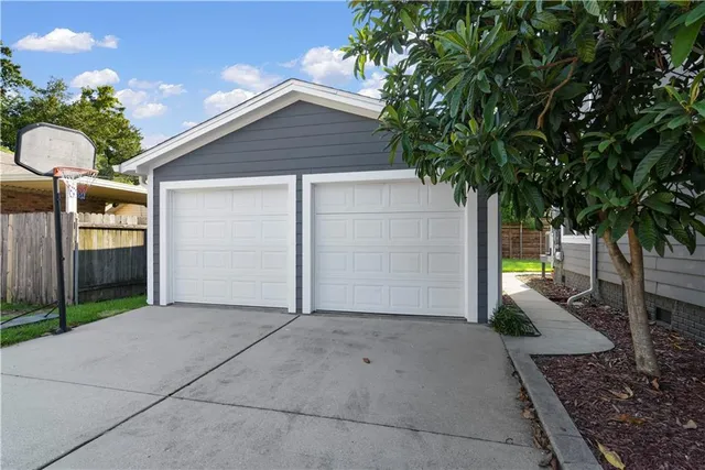 $559,000 | 9900 Martha Lane, River Ridge, LA 70123