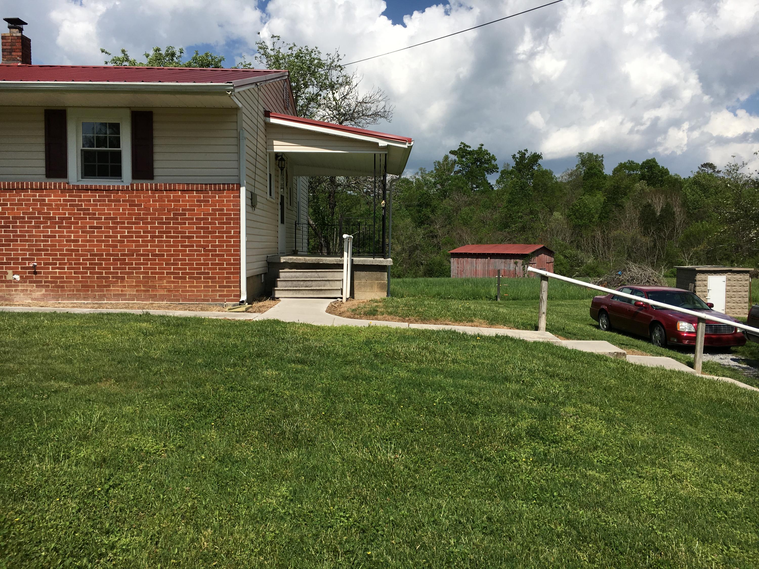 403 Flatwoods Road Speedwell, TN 37870 - Photo 4 of 17 image