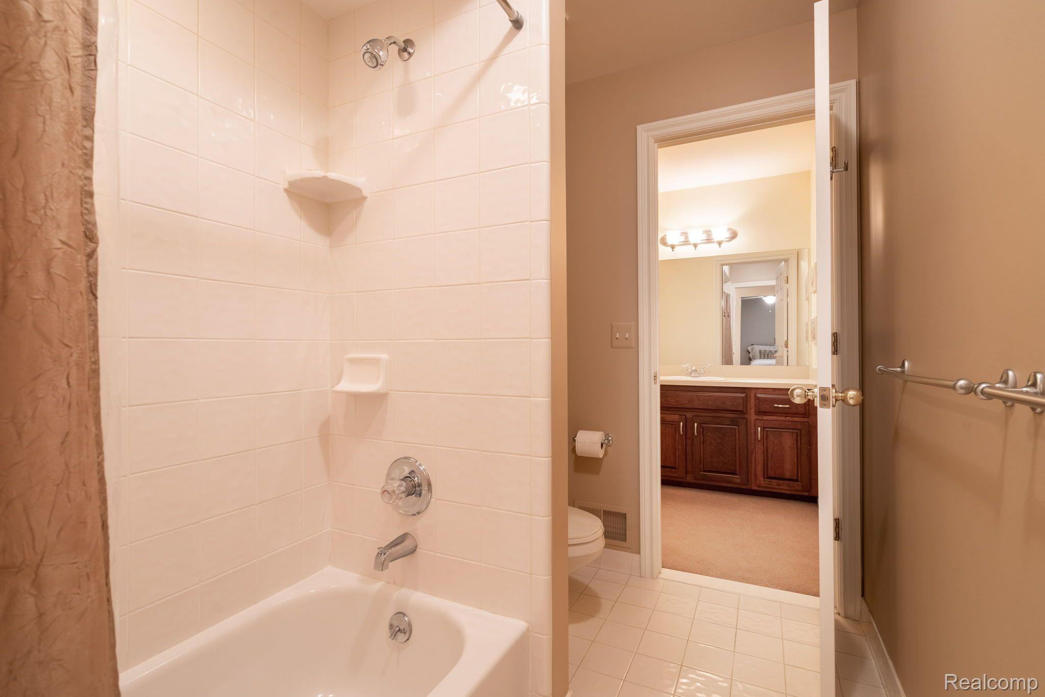 1619 Springview Court Rochester, MI 48307 - Photo 41 of 62 Gallery Image 41