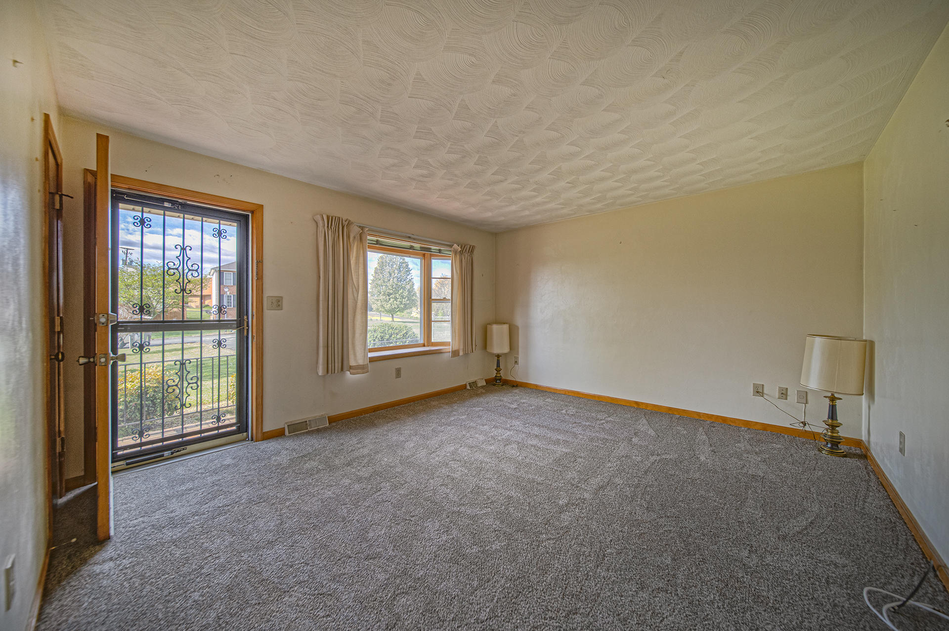 528 Ridgecrest Lane Roanoke, VA 24019 - Photo 2 of 26 Living Room