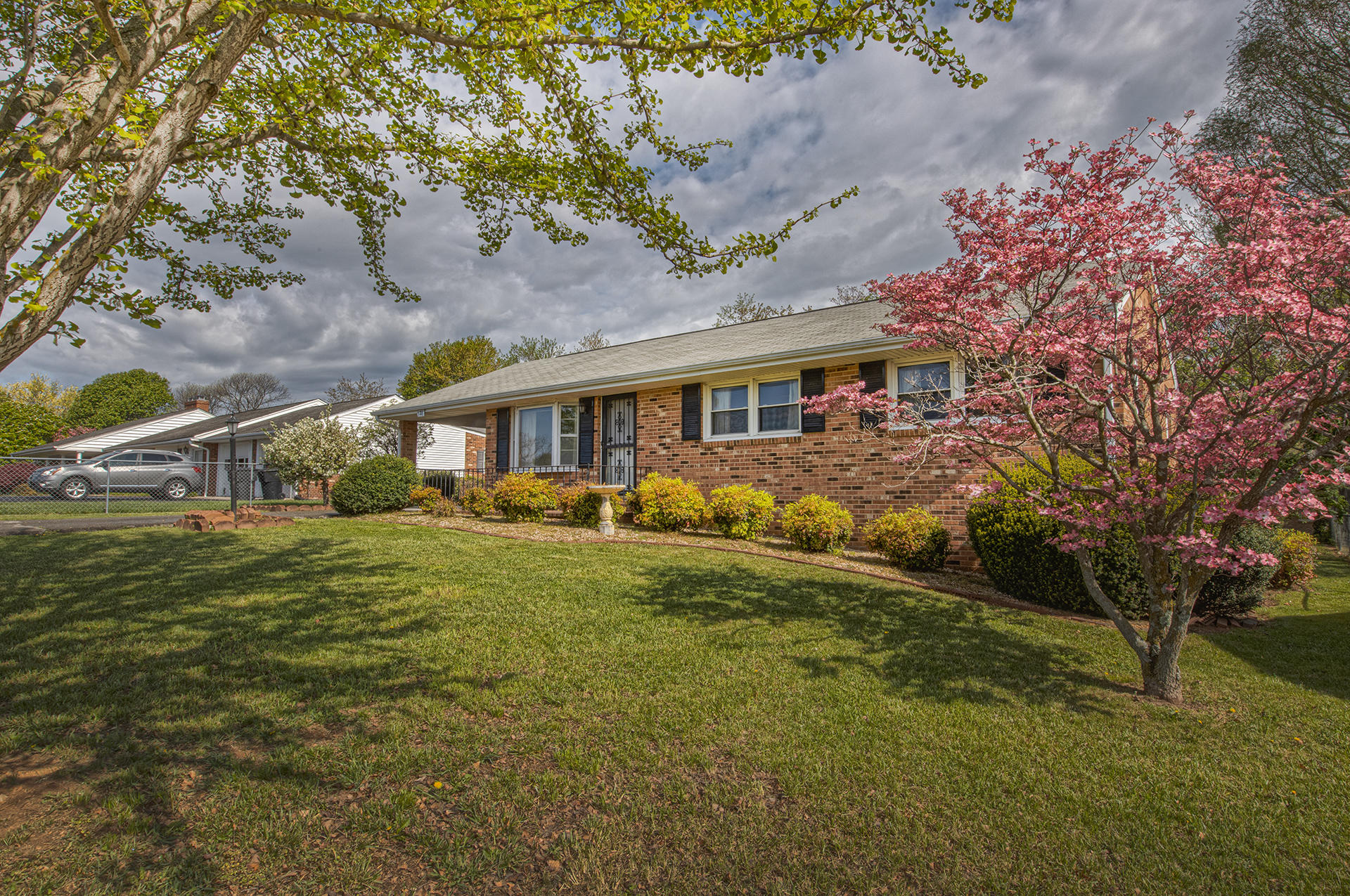 528 Ridgecrest Lane Roanoke, VA 24019 - Photo 19 of 26 Landscaping