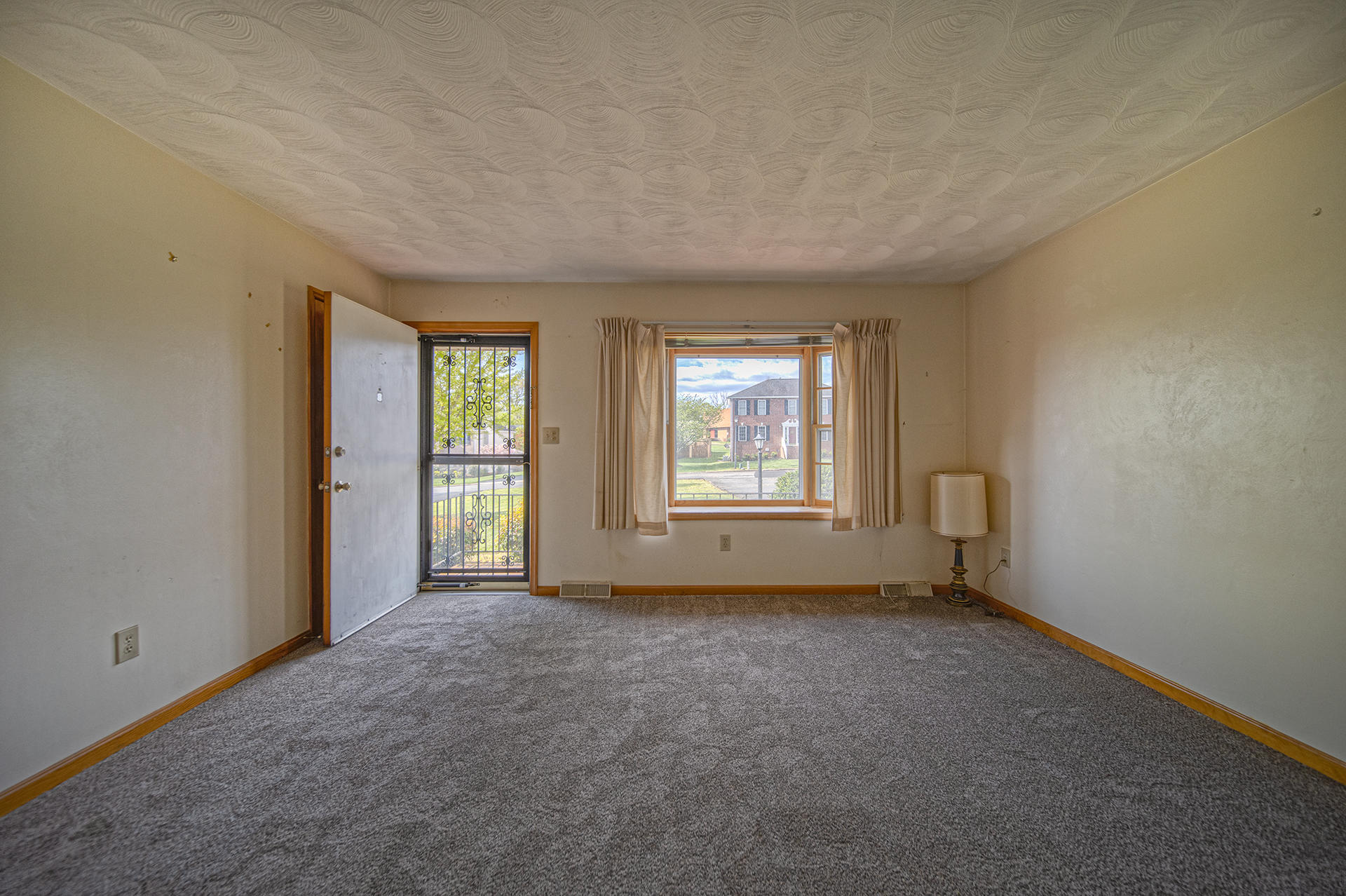 528 Ridgecrest Lane Roanoke, VA 24019 - Photo 3 of 26 Living Room