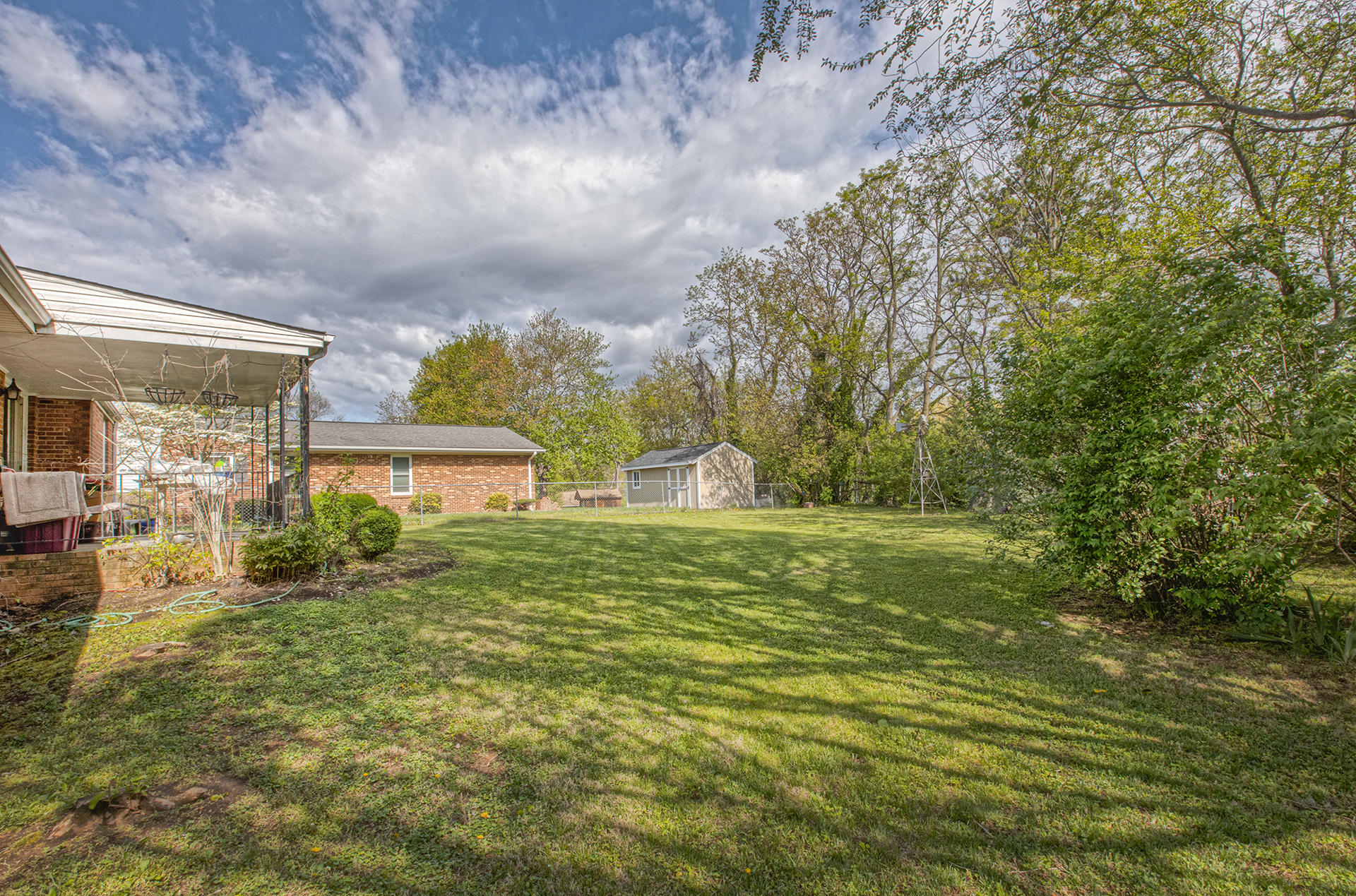 528 Ridgecrest Lane Roanoke, VA 24019 - Photo 21 of 26 Yard