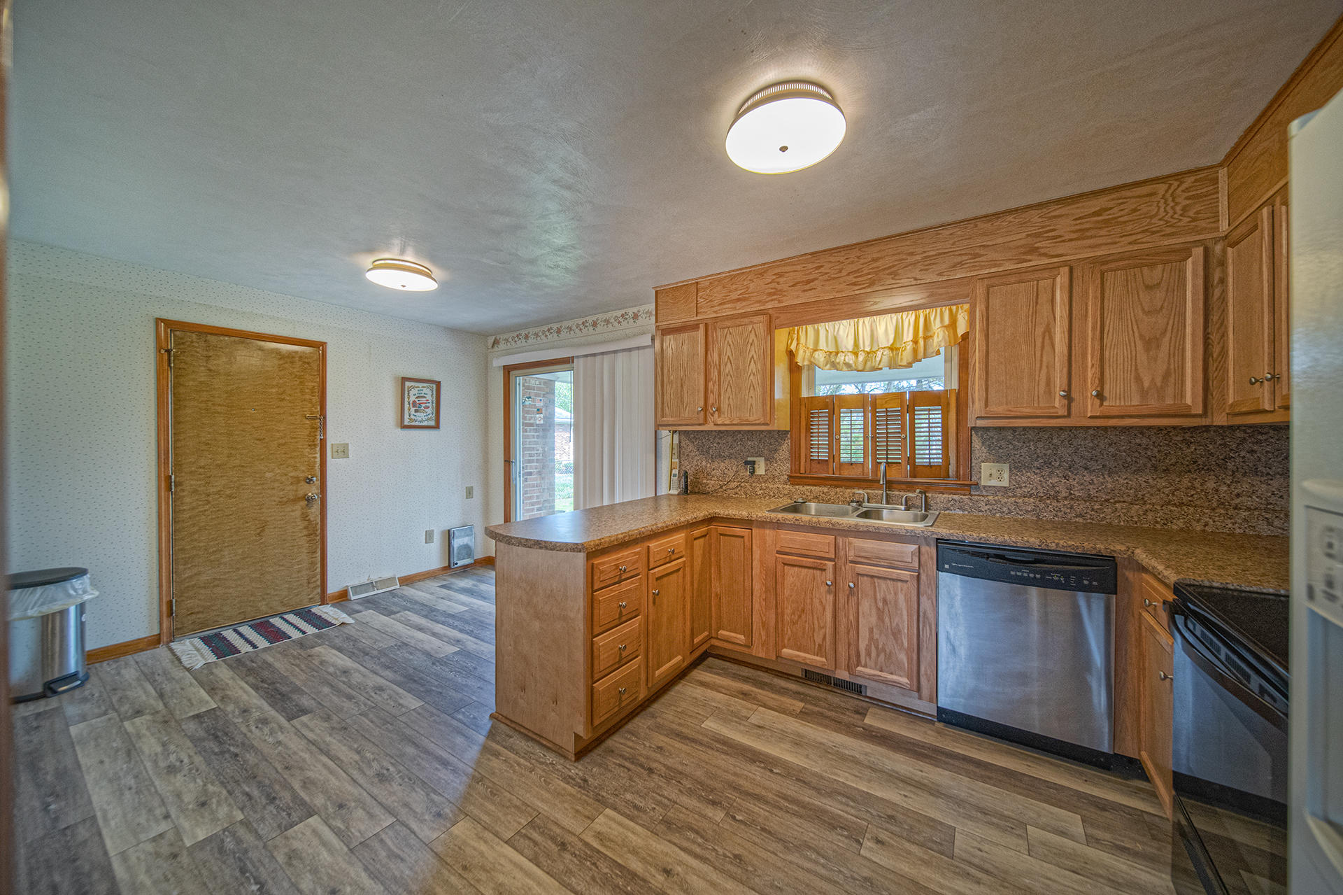 528 Ridgecrest Lane Roanoke, VA 24019 - Photo 4 of 26 Kitchen
