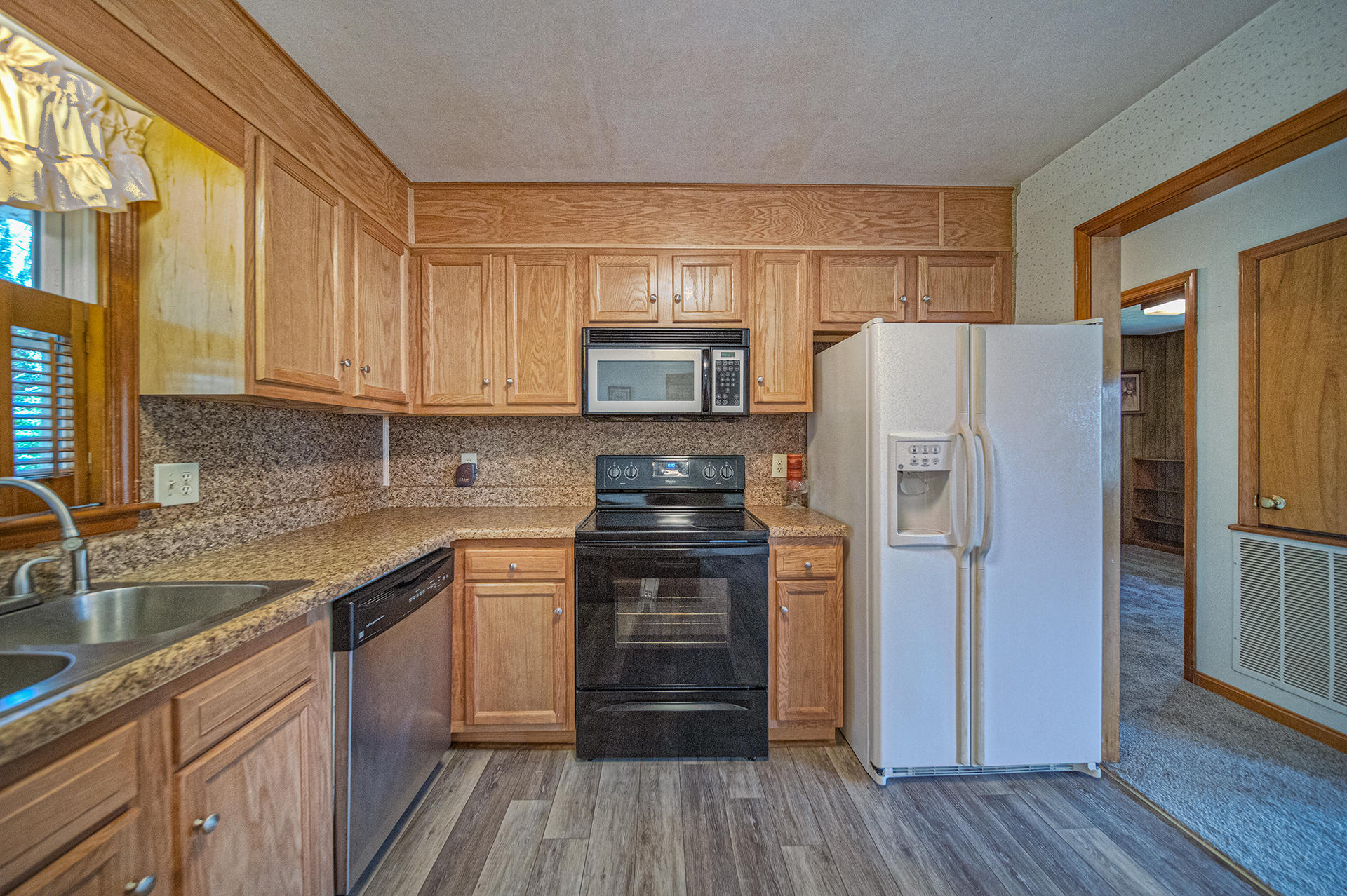 528 Ridgecrest Lane Roanoke, VA 24019 - Photo 6 of 26 Kitchen