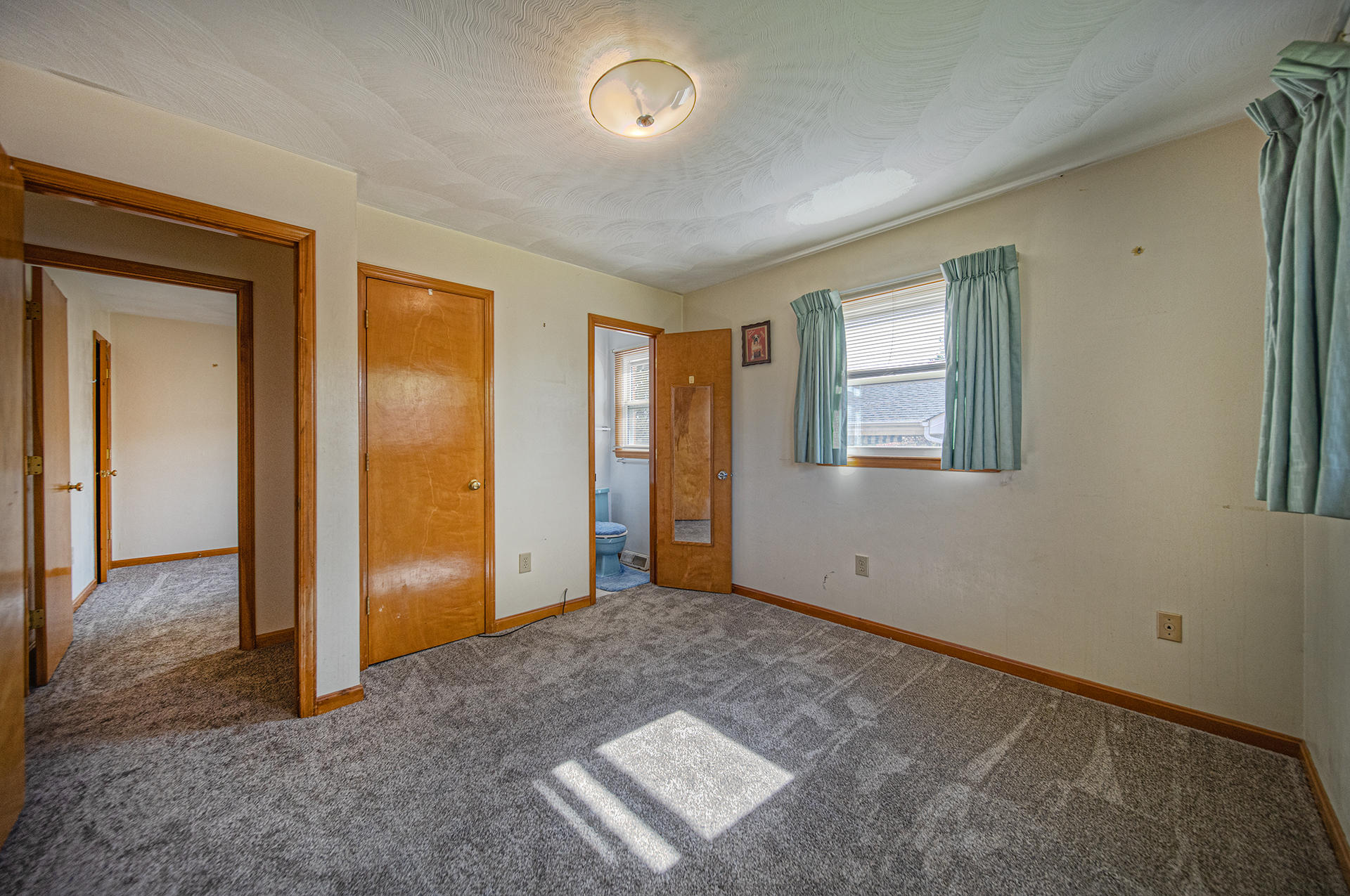 528 Ridgecrest Lane Roanoke, VA 24019 - Photo 10 of 26 Master Bedroom