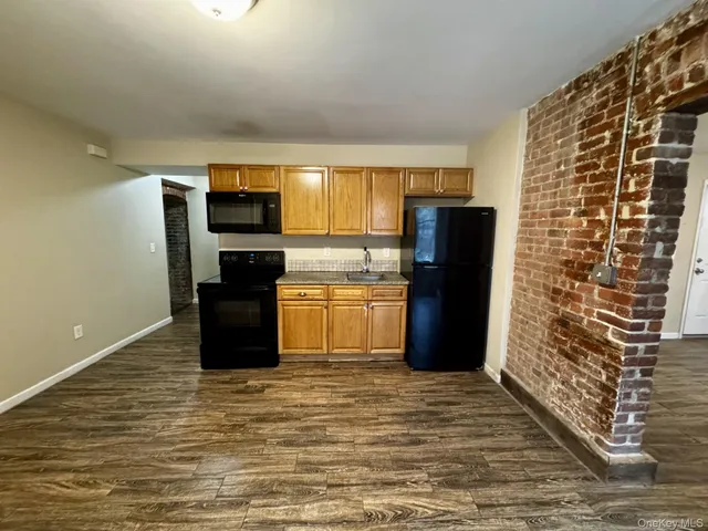 $1,600 | 9 South Clinton Street, Unit B, Poughkeepsie, NY 12601