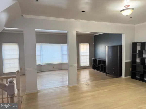 a view of an entryway with a livingroom