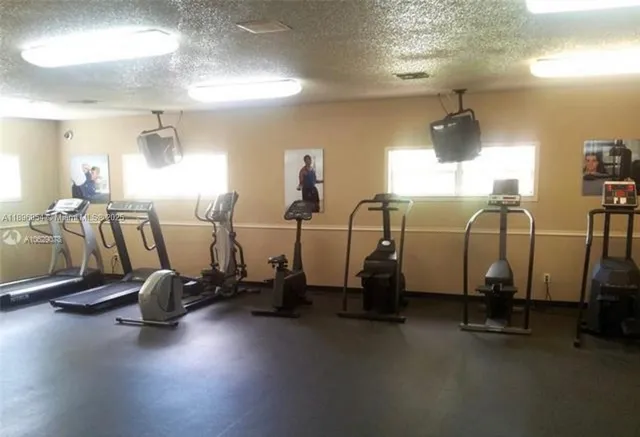 $1,800 | 18342 Northwest 68th Avenue, Unit E, Hialeah, FL 33015