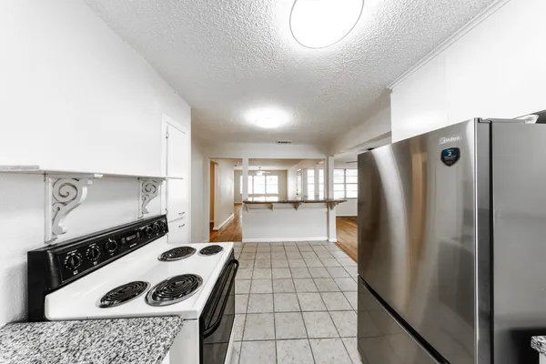 $2,300 | 4710 Glenmont Street, Bellaire, TX 77401