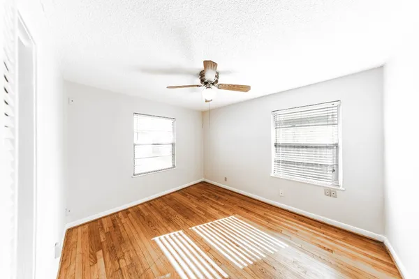 $2,300 | 4710 Glenmont Street, Bellaire, TX 77401
