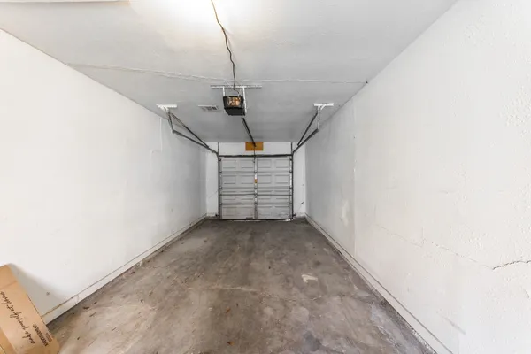 $2,300 | 4710 Glenmont Street, Bellaire, TX 77401