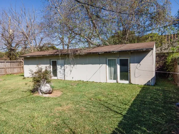 $2,300 | 4710 Glenmont Street, Bellaire, TX 77401
